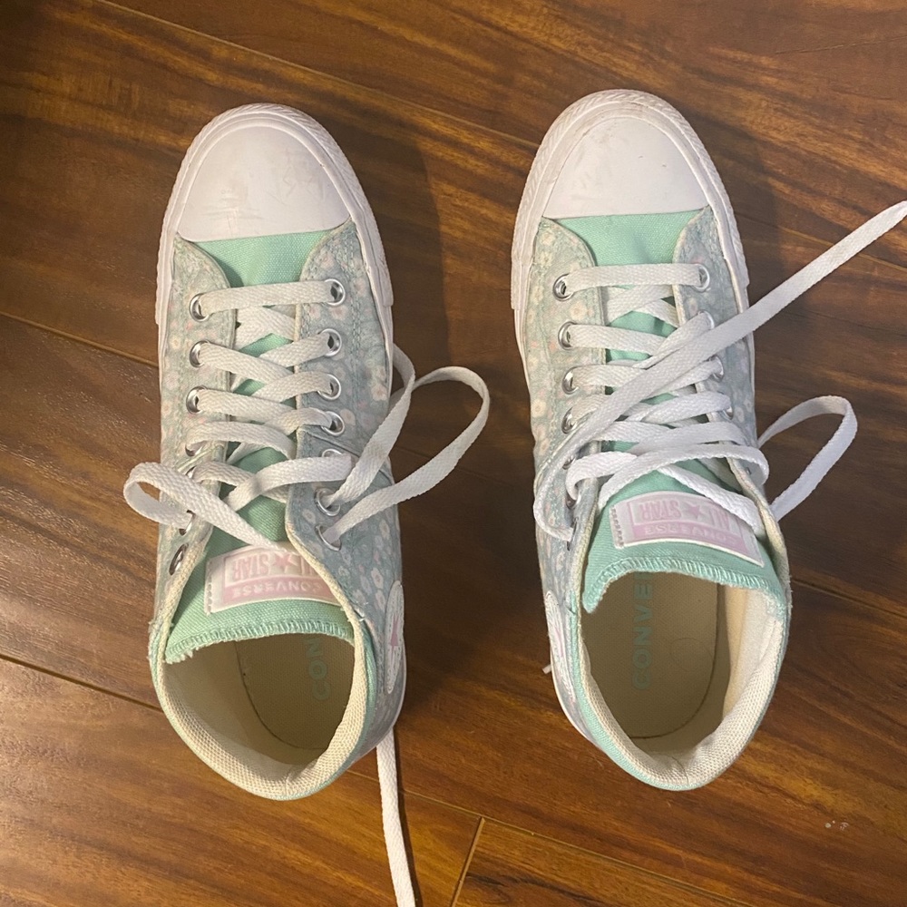 Floral size 8 converse